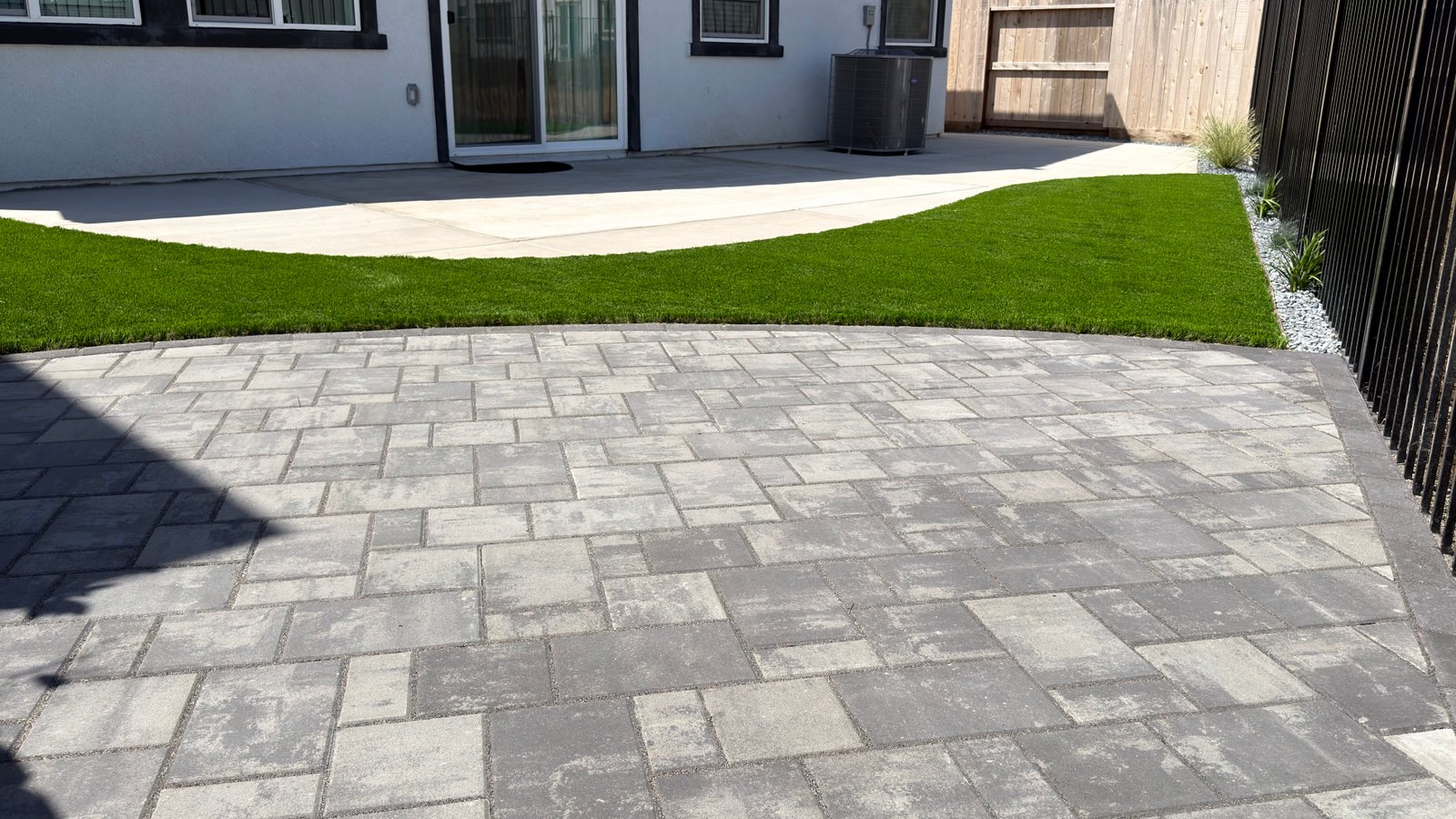 Modern Front Yard Sacramento
